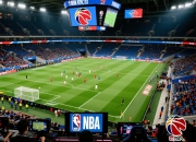 足球比赛精彩纷呈，胜负难以预料